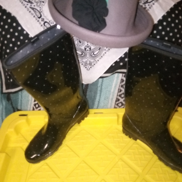 ACCESSORIES OF ALL SORTS - Picture 7 of 13